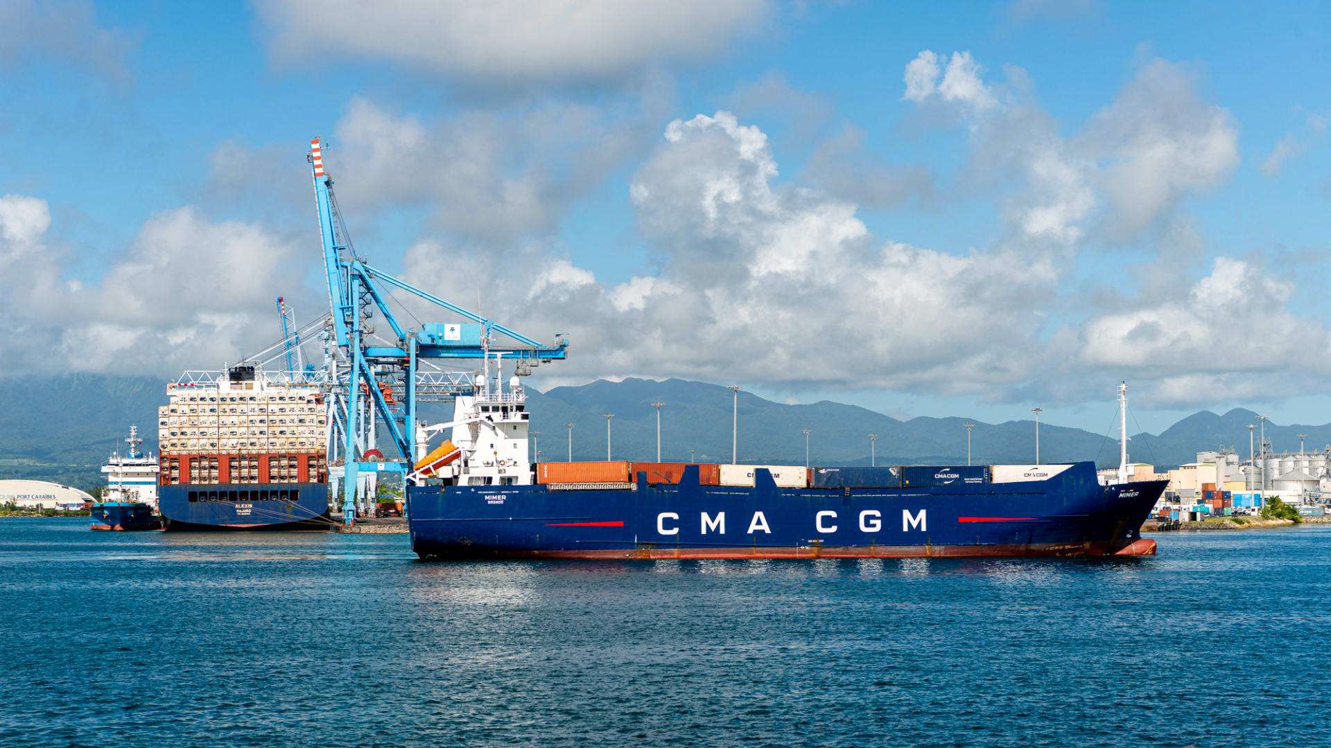 إحصائيات بحرية: تراجع نسبة الشحن البحري عبر البحر الأحمر إلى أقل من 50٪