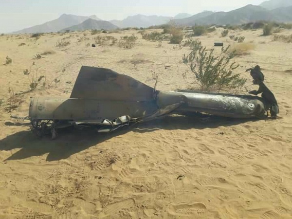 بقايا صاروخ باليستي أطلقته جماعة الحوثية على إحدى المناطق بمحافظة مارب (أرشيف)