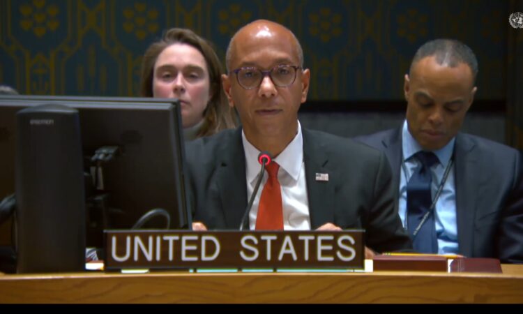 الولايات المتحدة تبلغ مجلس الأمن بامتلاكها “أدلة كثيرة” تثبت تقديم إيران أسلحة متقدمة للحوثيين