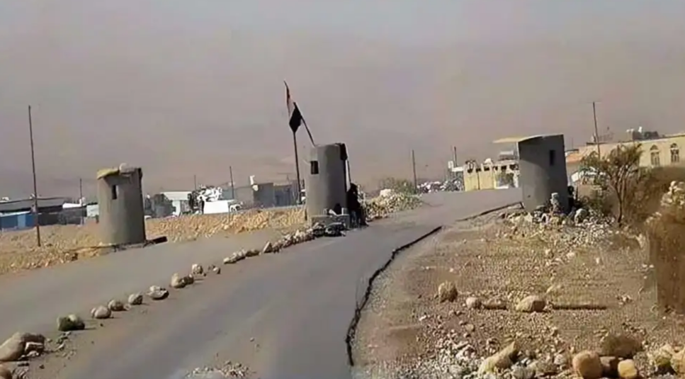 الحوثيون يمنعون مرور المواطنين من طريق “الجوبة - البيضاء” بعد أيام من إعلانهم فتحها من جانبهم (فيديو)