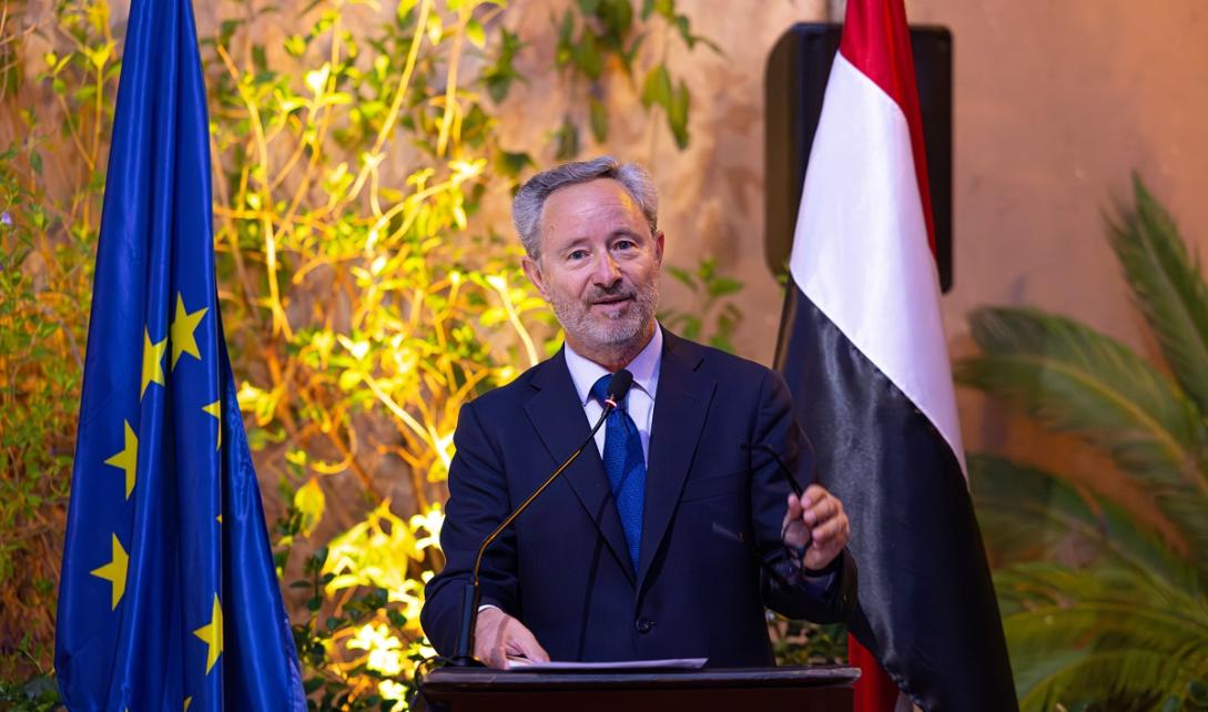 “الاتحاد الأوروبي” يقول إن جهود السلام في اليمن تقدم “بصيص أمل” في ظل وضع “سيئ وغير مسبوق”