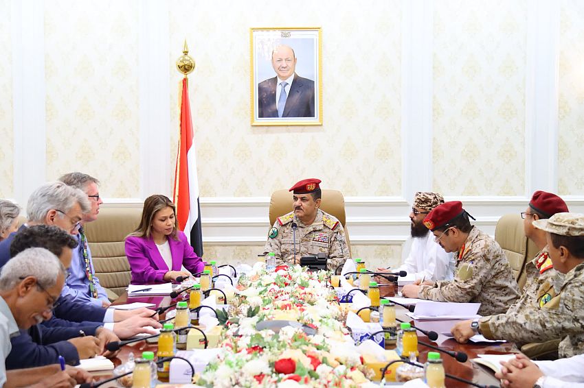 وزير الدفاع اليمني يبلغ الأمم المتحدة بتصعيد الحوثيين في “العبدية”