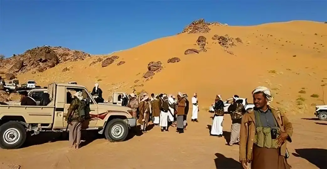 قبائل الجوف تتداعى لفك حصار يفرضه شقيق زعيم الحوثيين على قبيلة "الفقمان" لليوم الرابع