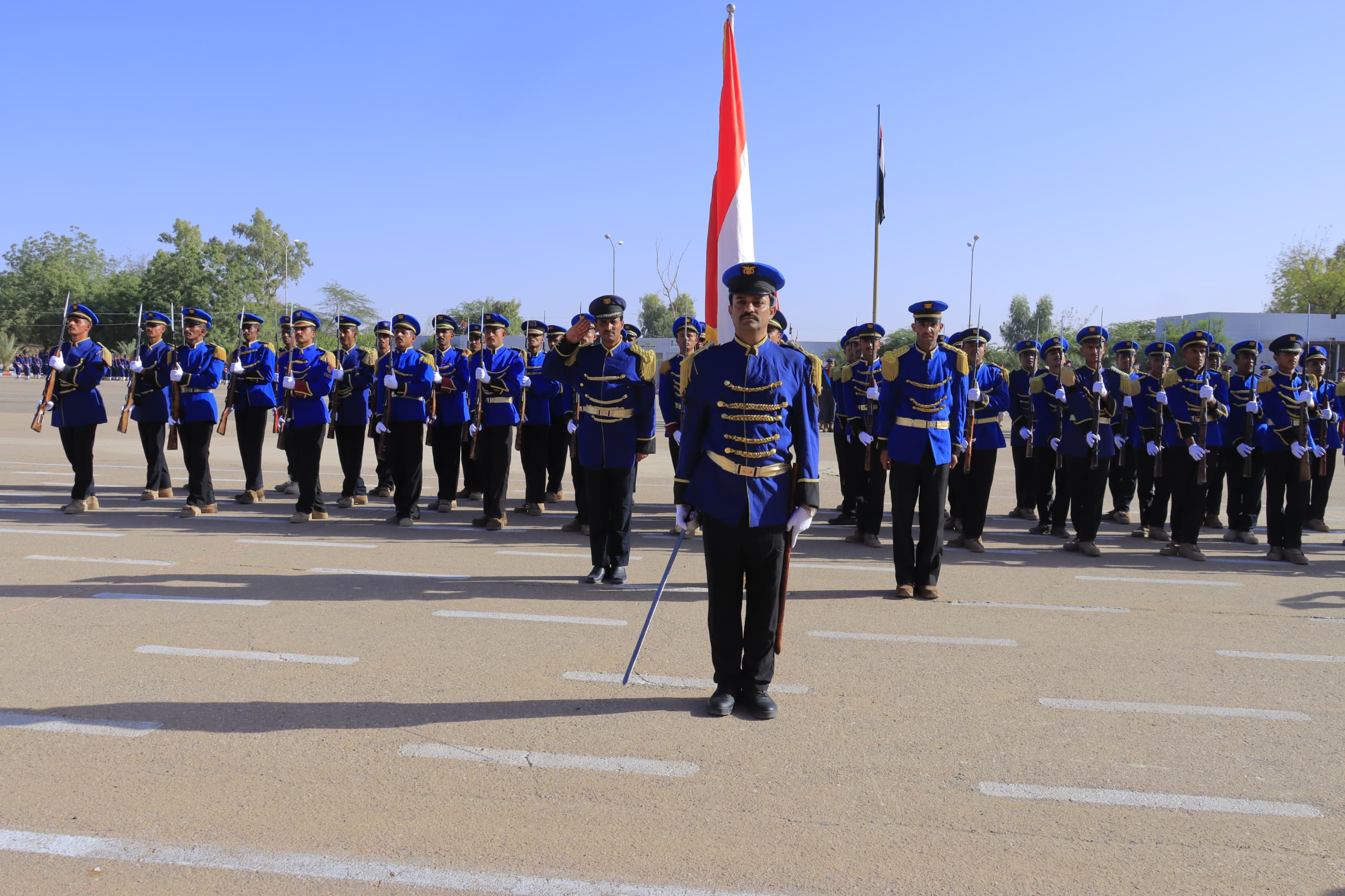 مأرب عرض عسكري لوحدات رمزية من الجيش الوطني احتفاء بالعيد الـ 34 للوحدة اليمنية