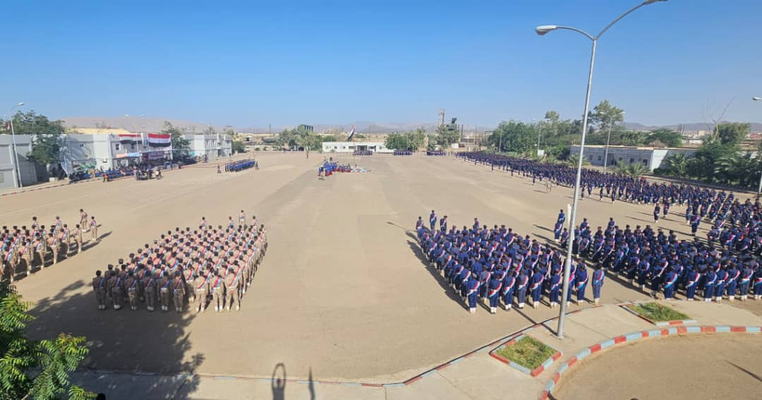 مأرب عرض عسكري لوحدات رمزية من الجيش الوطني احتفاء بالعيد الـ 34 للوحدة اليمنية