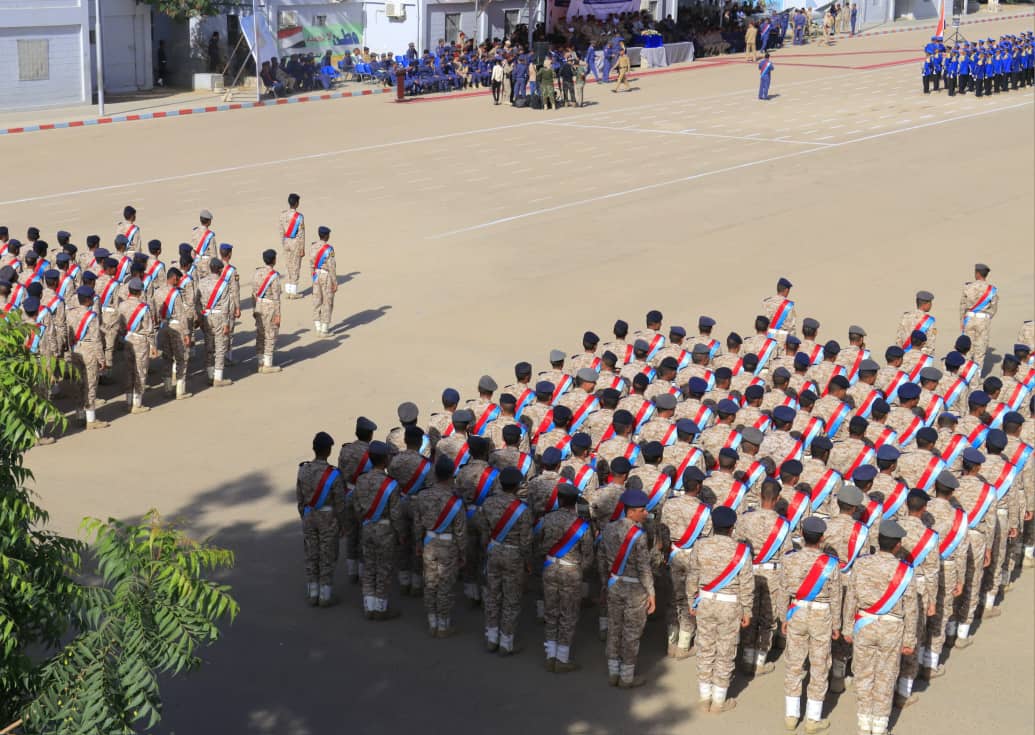 مأرب عرض عسكري لوحدات رمزية من الجيش الوطني احتفاء بالعيد الـ 34 للوحدة اليمنية