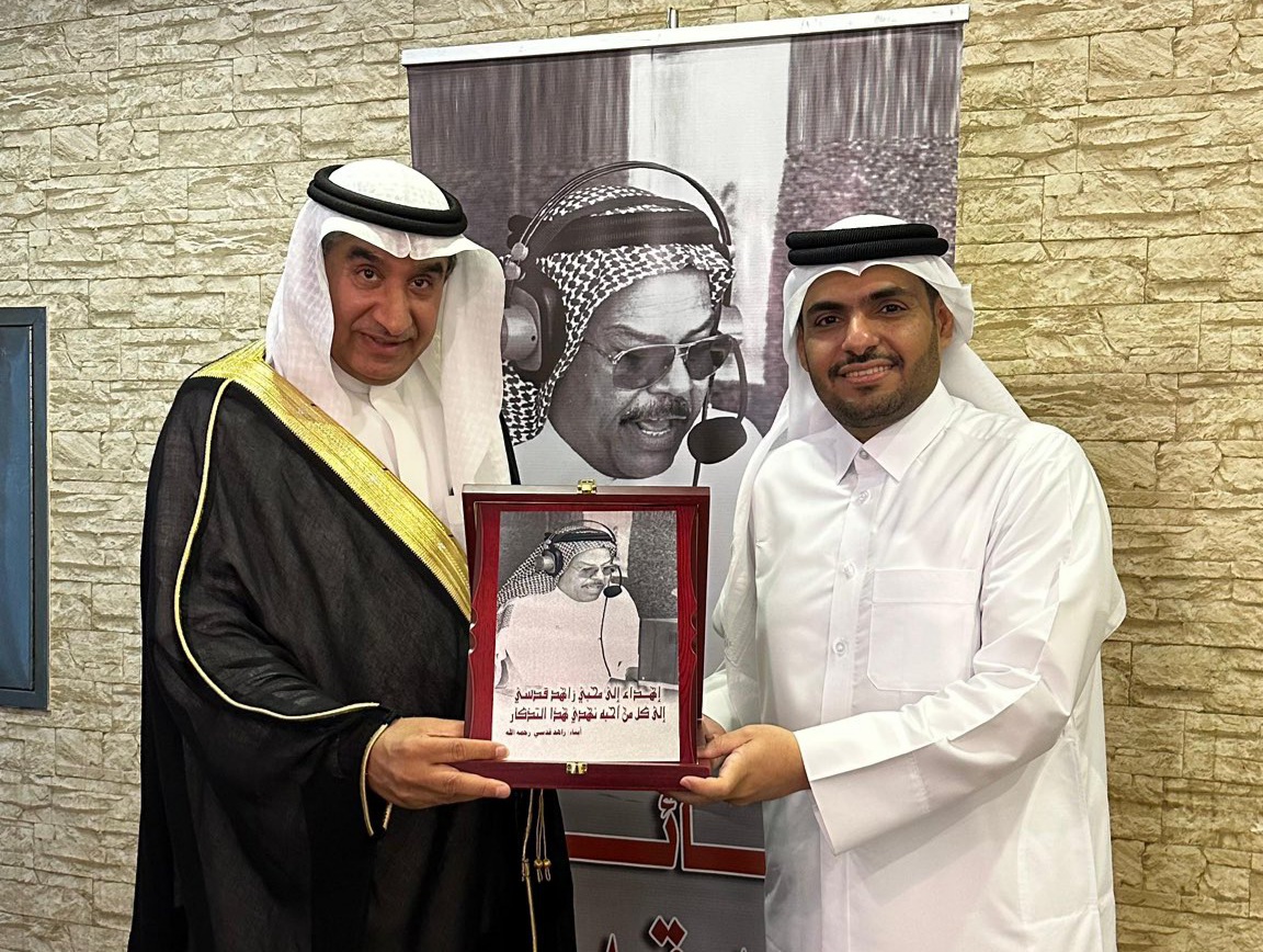اليمني "حسن العيدروس" يفوز بجائزة "زاهد قدسي" كأفضل معلق رياضي