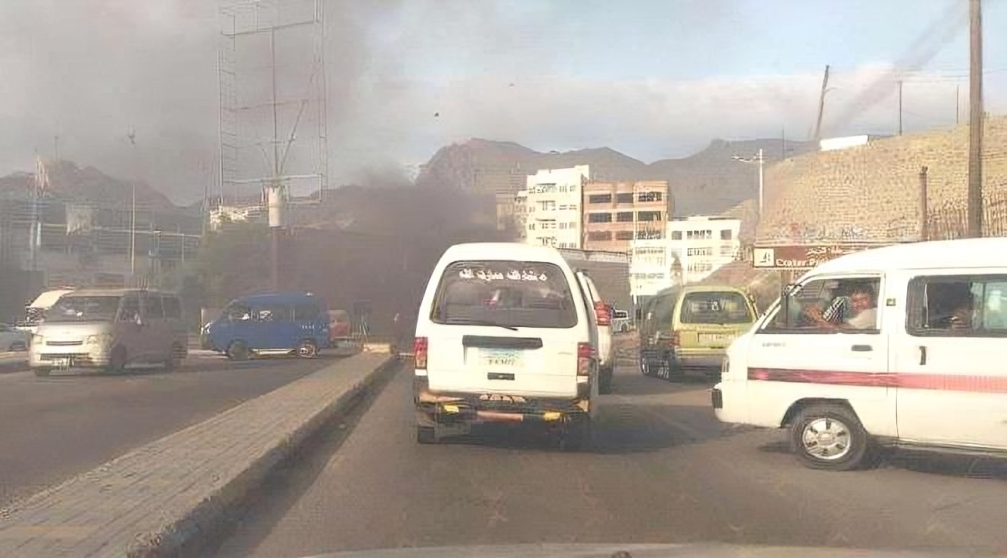 قوات الأمن تفرق مظاهرات احتجاجية غاضبة منددة بتفاقم أزمة الكهرباء في عدن وحضرموت