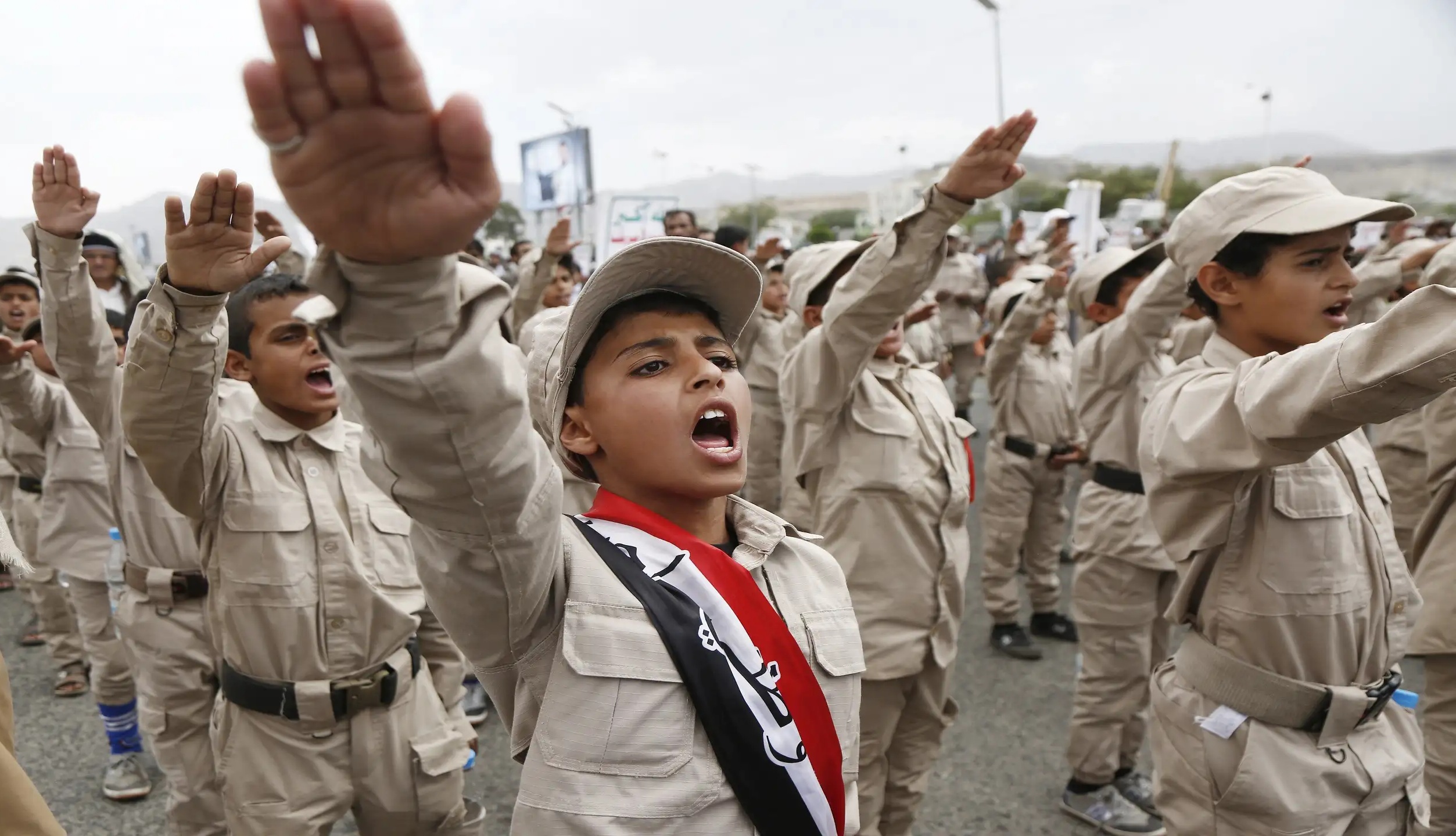 أطفال يمنيون من خريجي المراكز الصيفية (Getty Images)