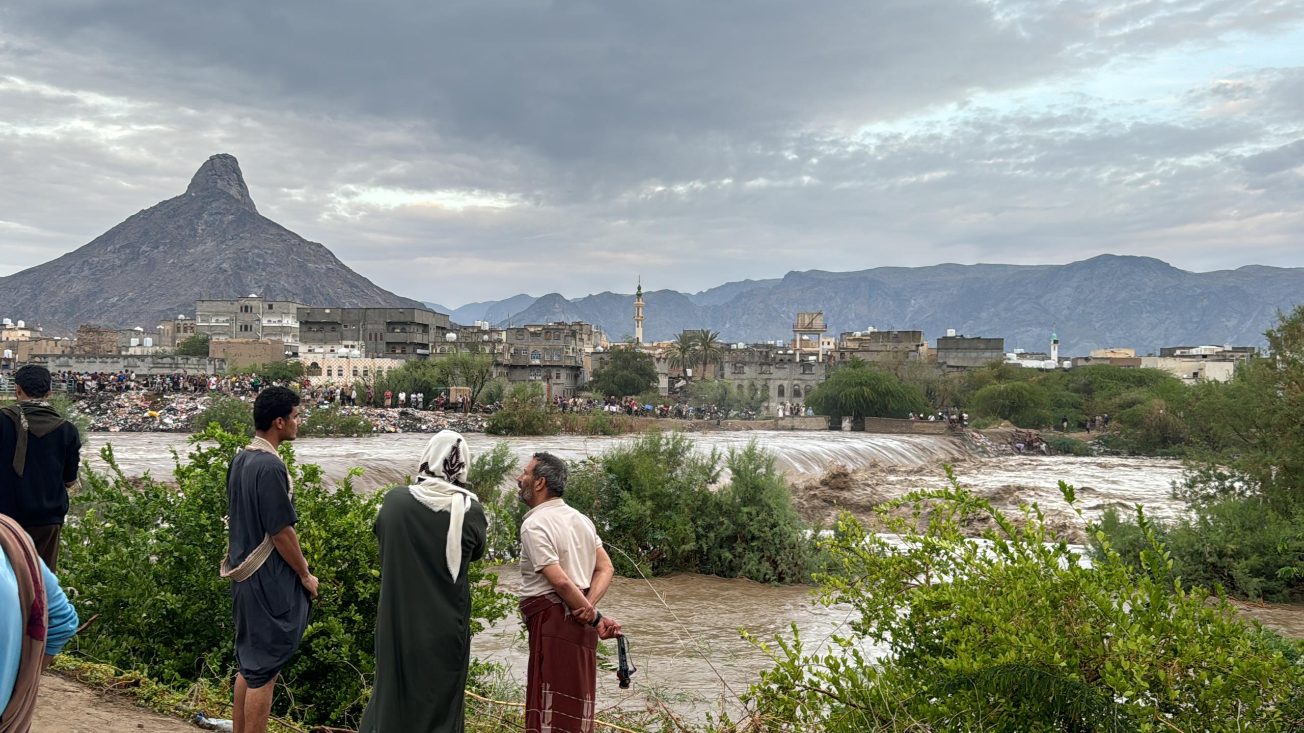 نشاط جديد للأمطار يبدأ غدًا الثلاثاء.. تعرف على المناطق اليمنية المتوقع أن تشهد أمطار خلال الـ10 أيام القادمة