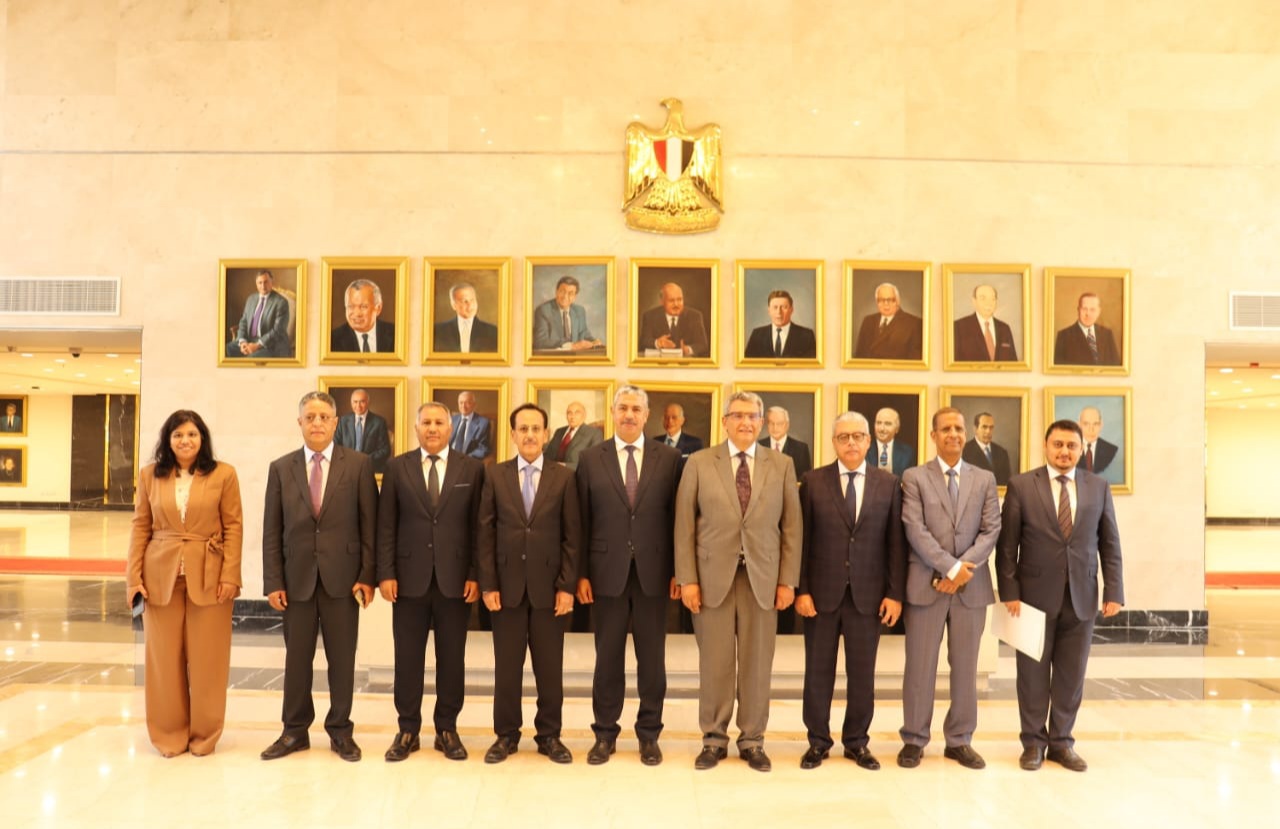 صورة تذكارية من جلسة الحوار الاستراتيجي اليمني - المصري بالقاهرة (سبأ)
