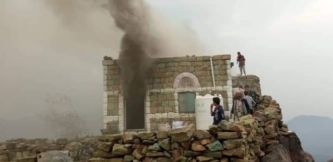 منزل يحترق بسبب صاعقة رعدية في بني سعد بالمحويت - بران برس
