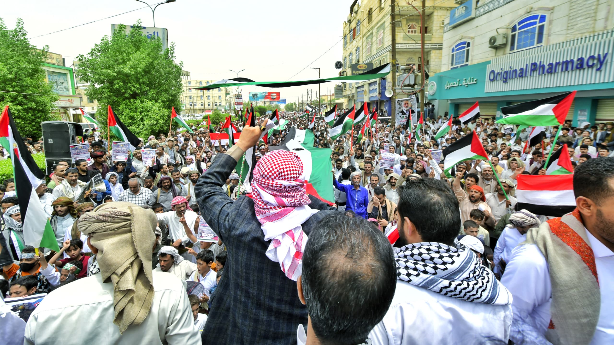 مأرب وقفة منددة باغتيال رائد النضال القائد إسماعيل هنية، وتجدد تضامن الشعب اليمني مع القضية الفلسطينية