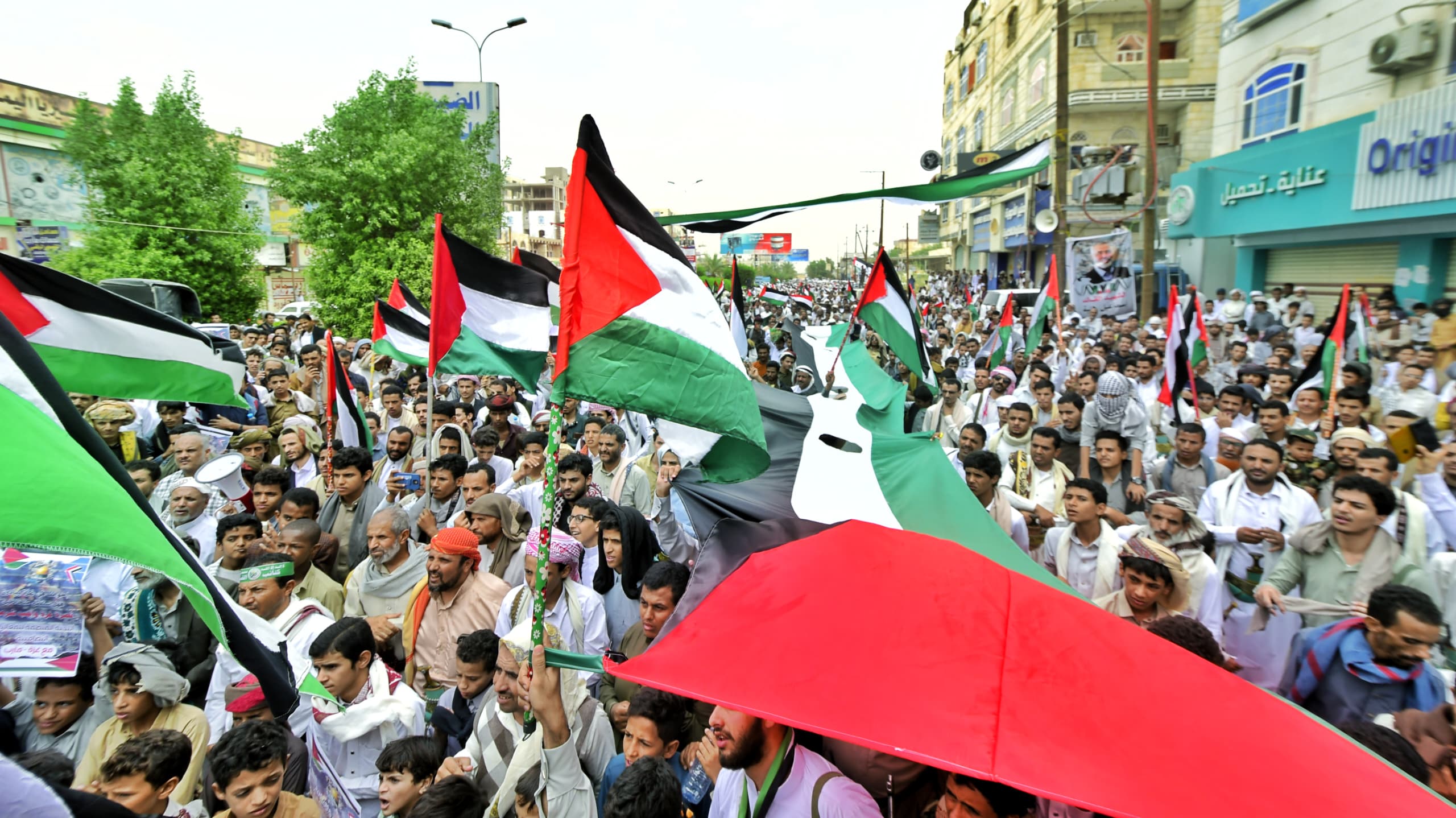 مأرب وقفة منددة باغتيال رائد النضال القائد إسماعيل هنية، وتجدد تضامن الشعب اليمني مع القضية الفلسطينية