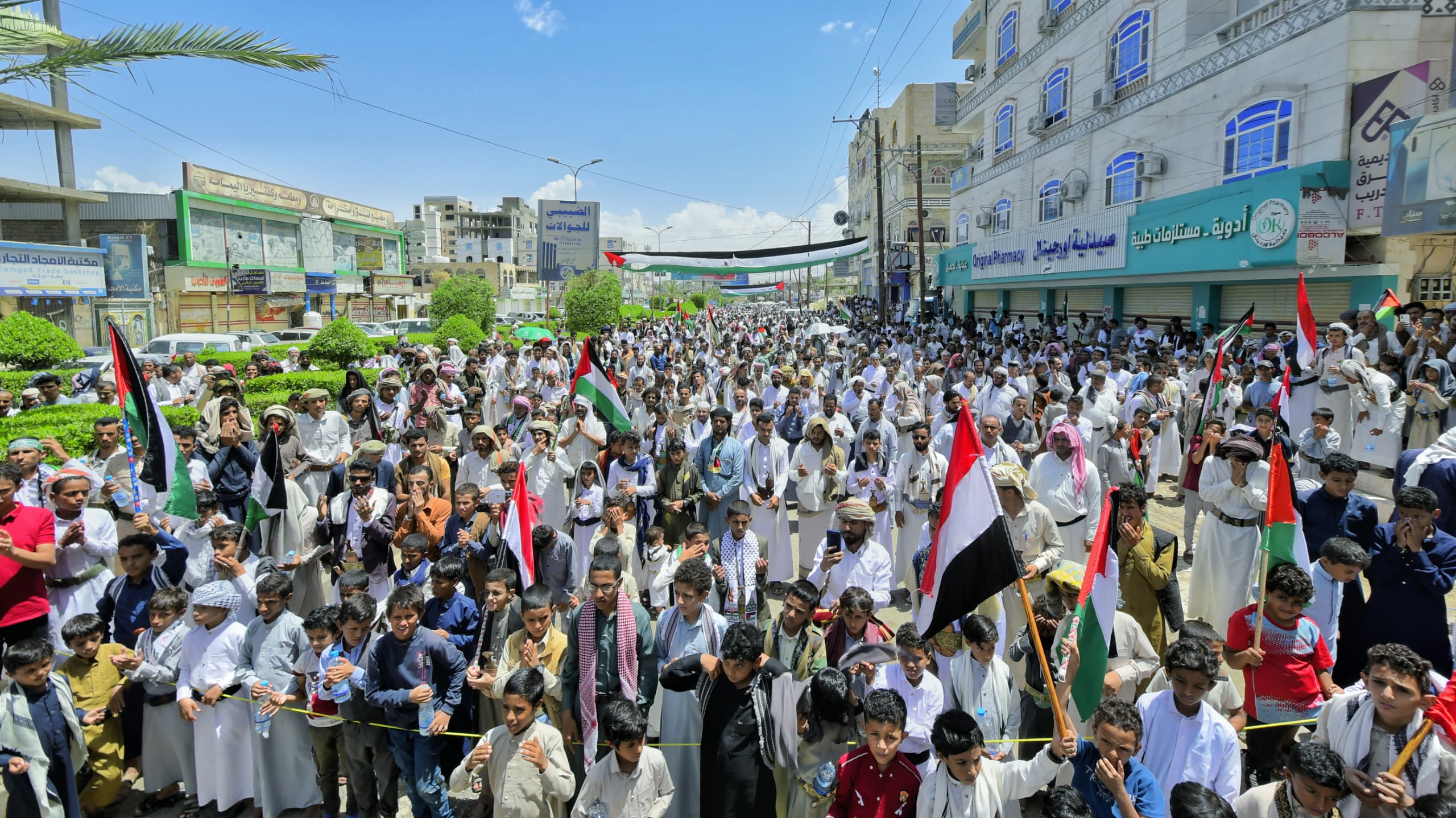 وقفة تضامنية في مأرب مع الشعب الفلسطيني في غزة