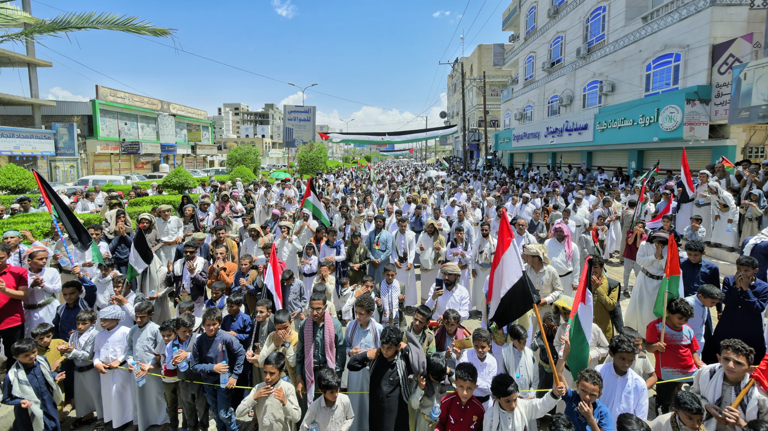 وقفة تضامنية في مأرب مع الشعب الفلسطيني في غزة