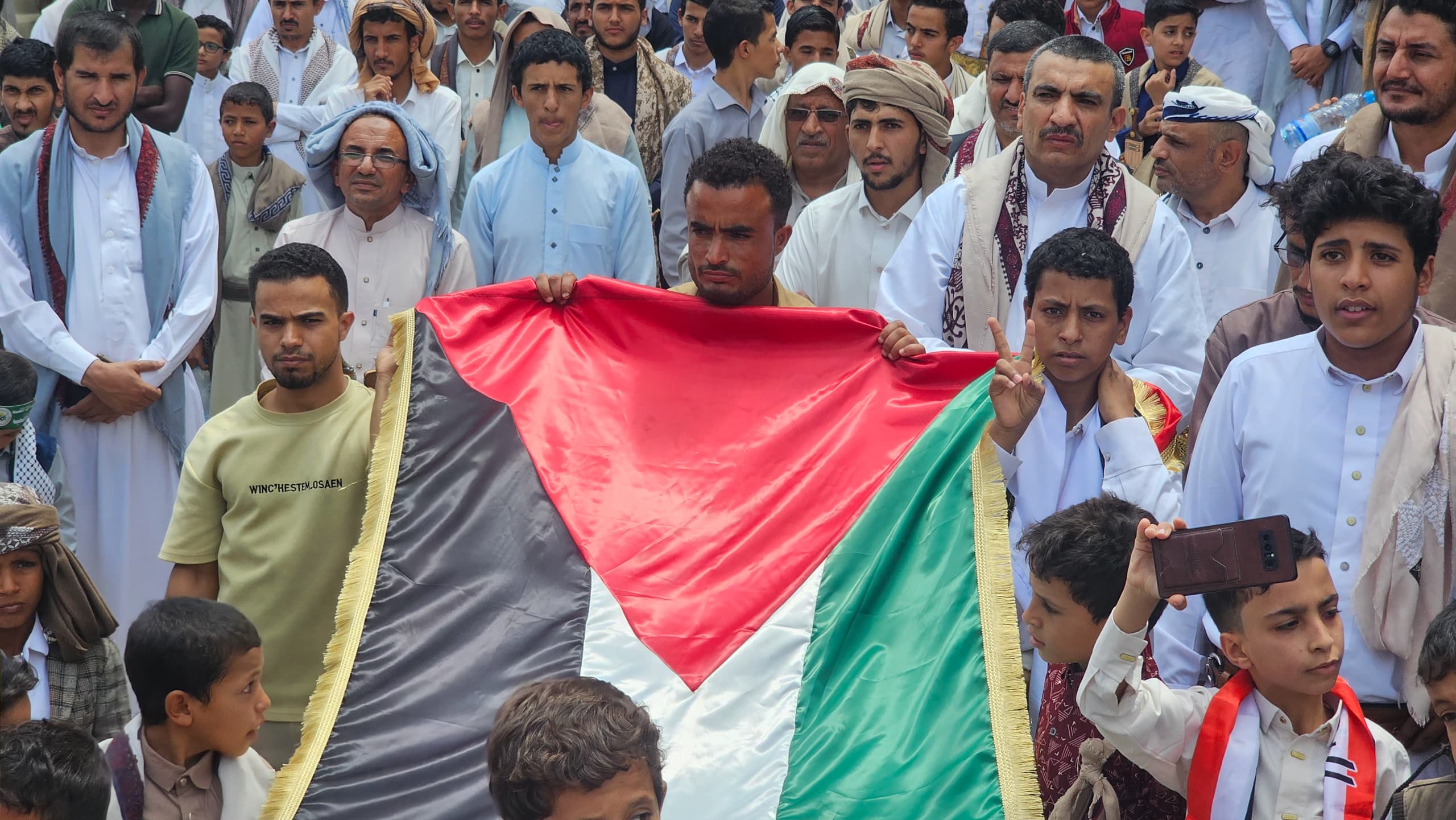 مارب.. وقفة تضامنية مع الشعب الفلسطيني منددة باستمرار حرب الابادة الجماعية