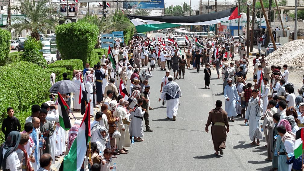 وقفة تضامنية “حاشدة” في مأرب تدين استمرار الحرب على غزة وتشيد بالنجاح الأمني للمقاومة الفلسطينية