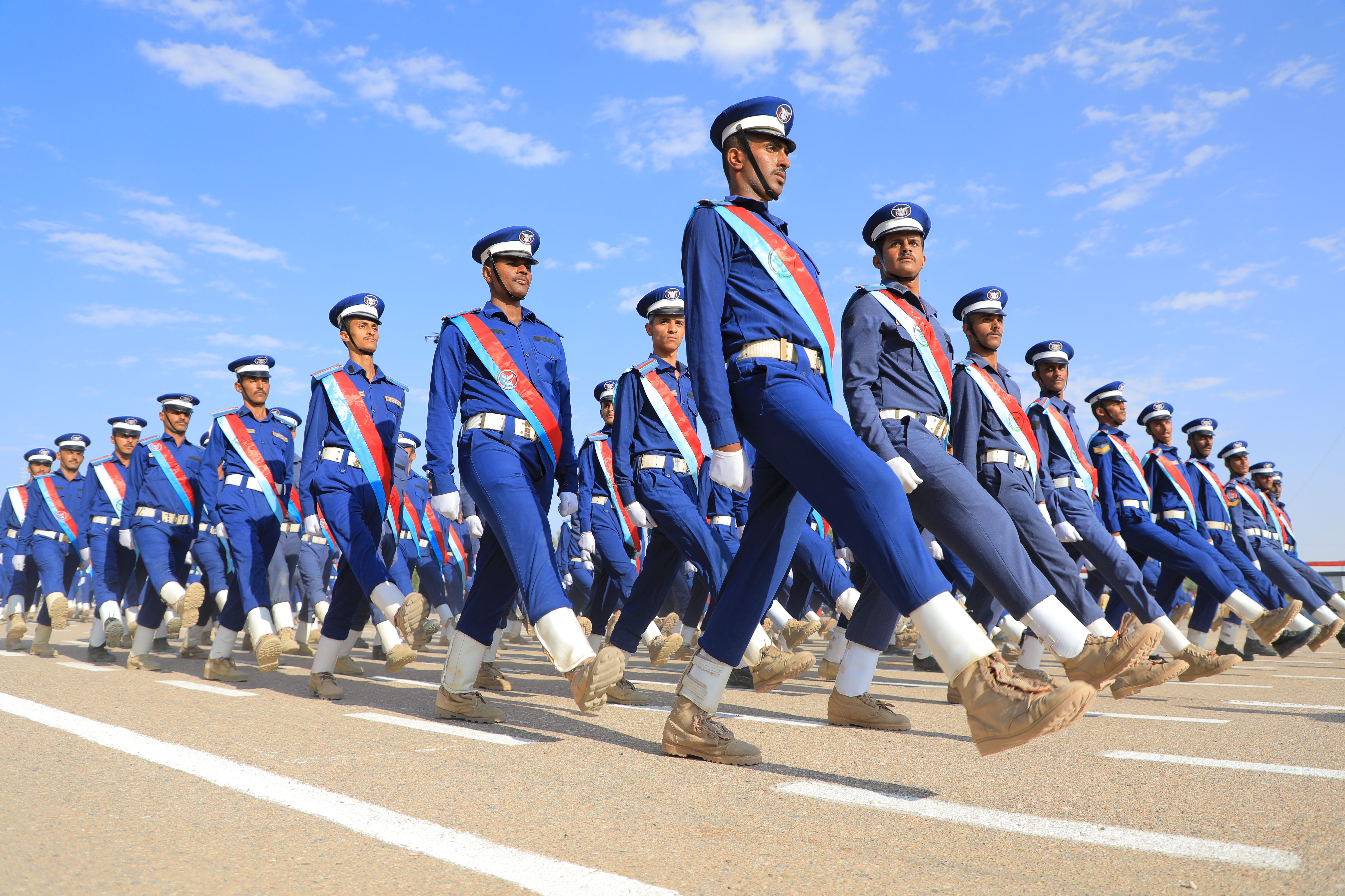 العرادة يشهد حفل تخرج بكلية الطيران والدفاع الجوي بمناسبة احتفالات أعياد الثورة اليمنية الخالدة