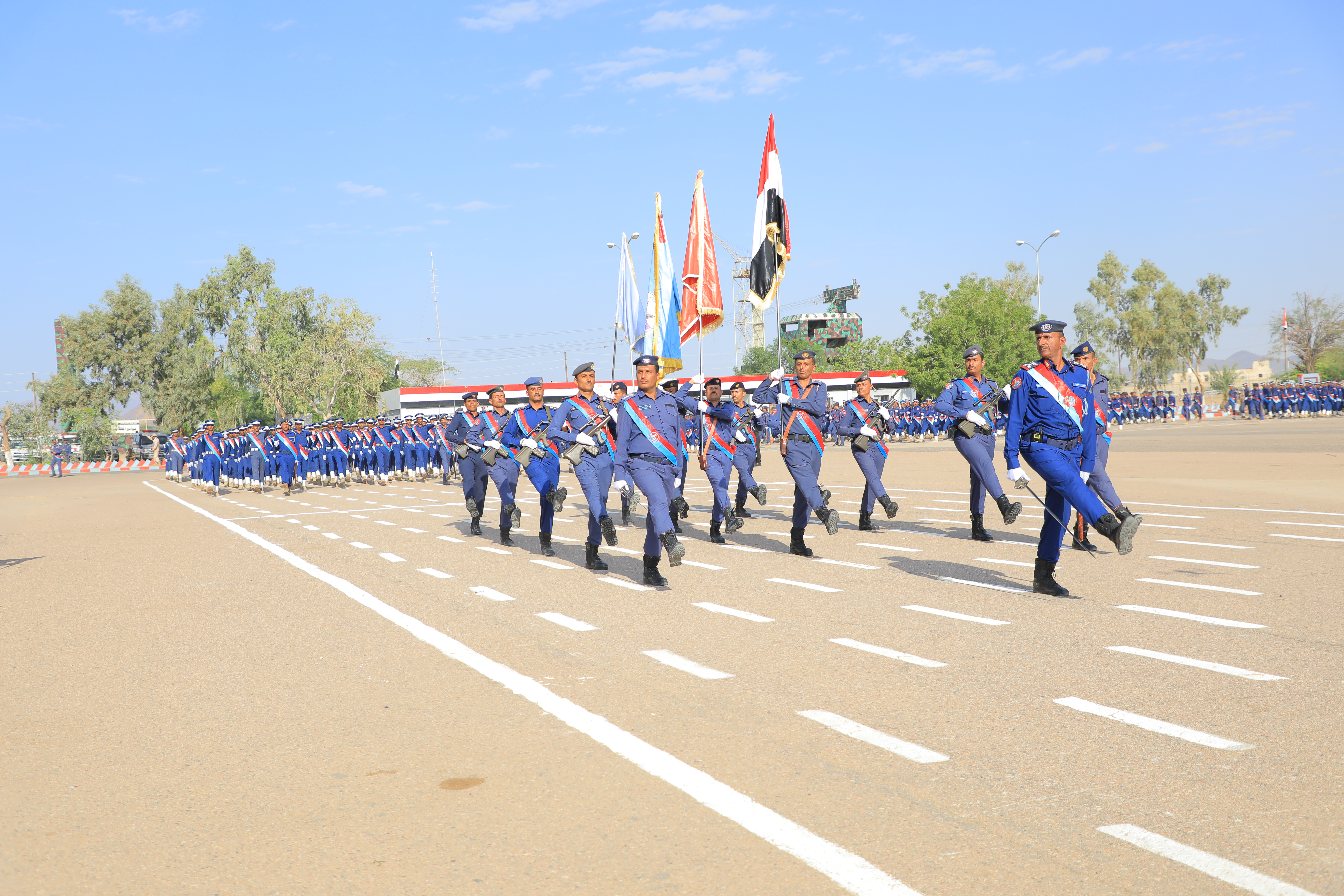 العرادة يشهد حفل تخرج بكلية الطيران والدفاع الجوي بمناسبة احتفالات أعياد الثورة اليمنية الخالدة