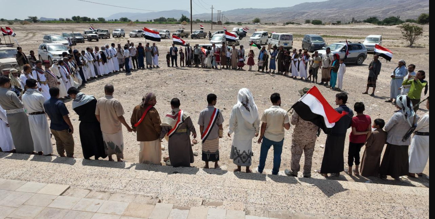 مسيرة لقيادات المقاومة في إب ومأرب إلى ضريح الشهيد السبتمبري “علي عبدالمغني” (فيديو)