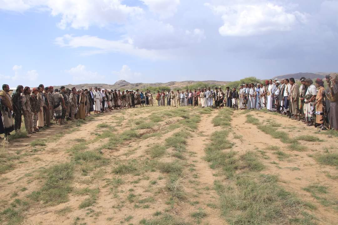 “قبائل العبدية” تحاصر سجن للحوثيين جنوبي مأرب لمنع نقل معتقلين أوقدوا شعلة 26 سبتمبر إلى ذمار