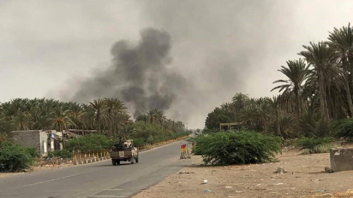 مصادر حقوقية: إصابة 4 مدنيين إثر قصف للحوثيين استهدف قرى سكنية في الحديدة