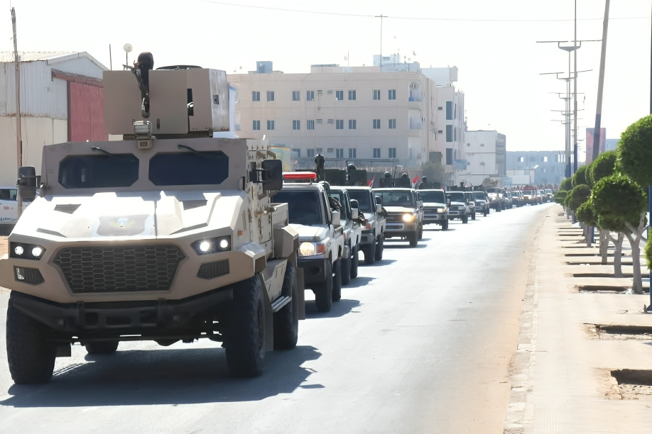 &quot;عيدروس الزبيدي&quot; يستعرض في الغيضة ويسقط علم الوحدة.. ولجنة الإعتصام تحذر من استفزاز مشاعر أبناء المهرة