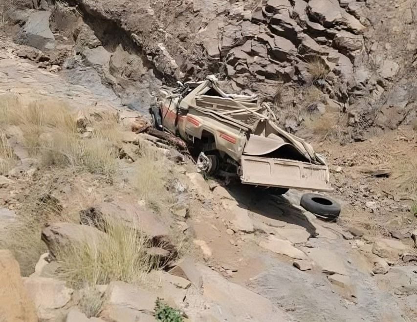 فيديو يوثق لحظة سقوط سيارة تقل عدد كبير من الطلاب من منحدر في ريمة فيديو يوثق لحظة سقوط سيارة تقل عدد كبير من الطلاب من منحدر في ريمة
