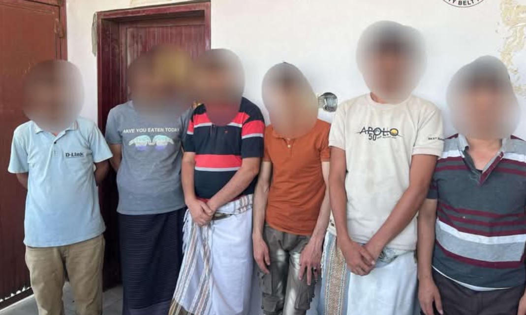 ضبط 14 شخصاً على صلة بقيادات حوثية أثناء محاولتهم الفرار خارج البلاد عبر سواحل &quot;رأس العارة&quot;