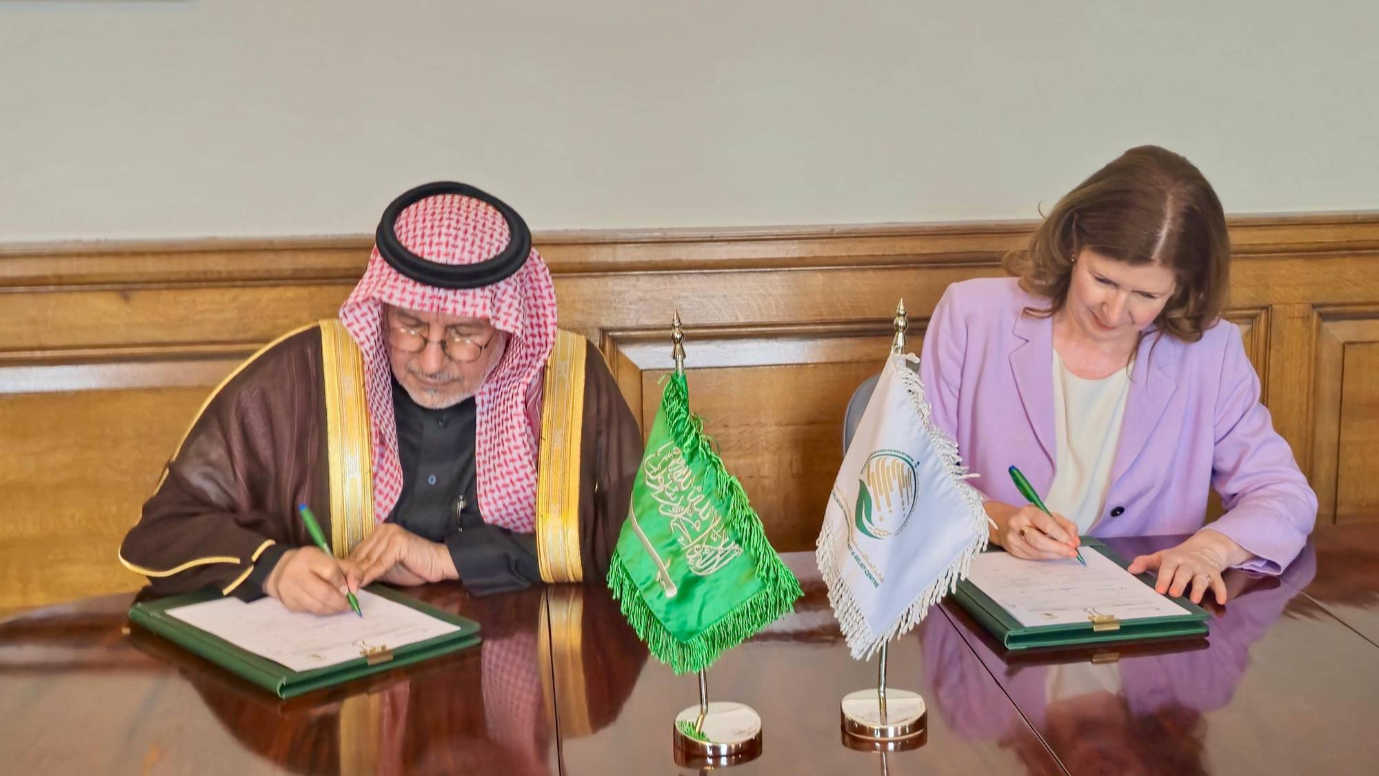 عبد الله بن عبد العزيز الربيعة ــ جيني تشامبان عبد الله بن عبد العزيز الربيعة ــ جيني تشامبان