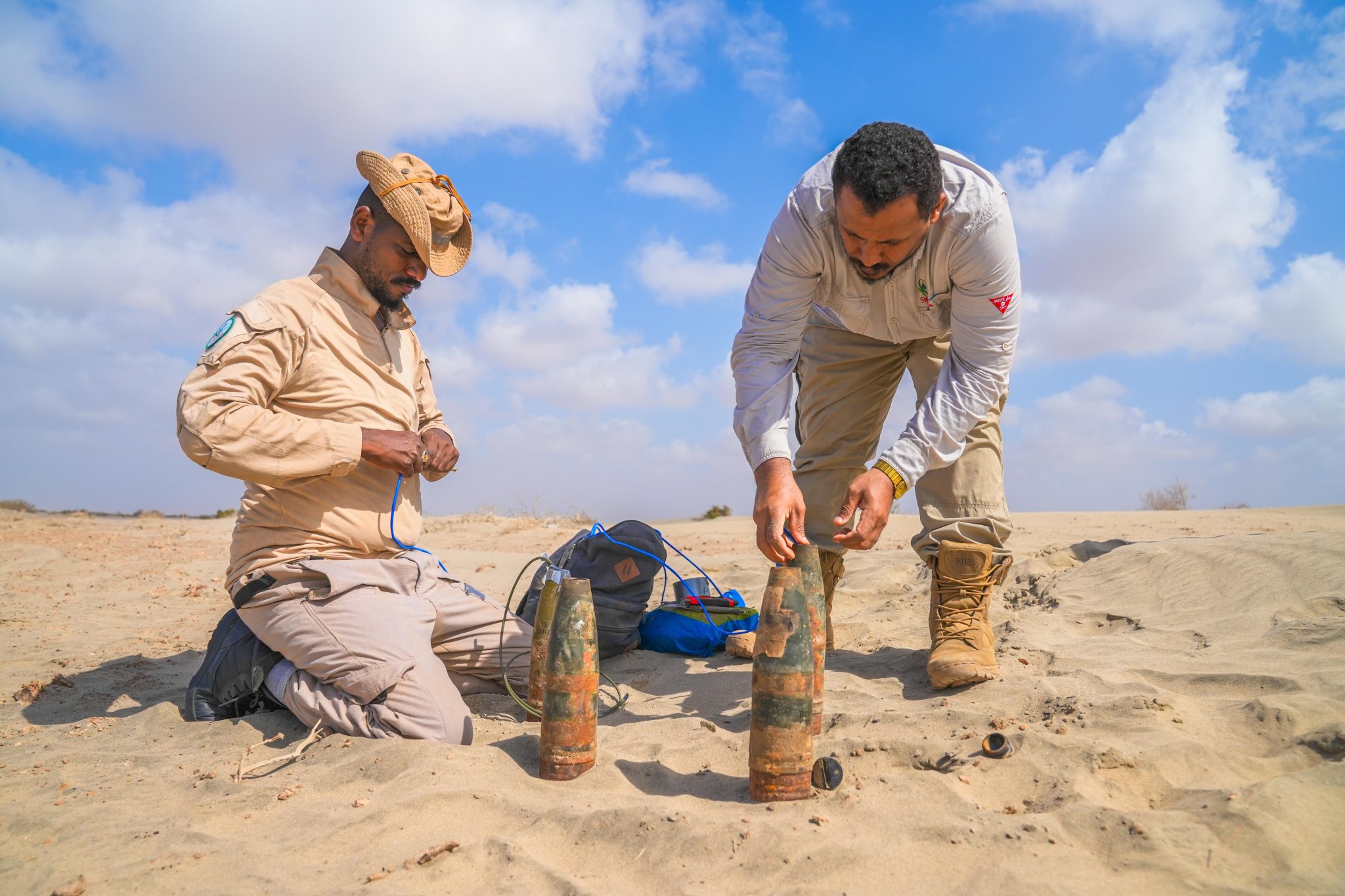 فريق المهام الخاصة للمشروع السعودي مسام ينفذ عملية إتلاف في أبين فريق المهام الخاصة للمشروع السعودي مسام ينفذ عملية إتلاف في أبين