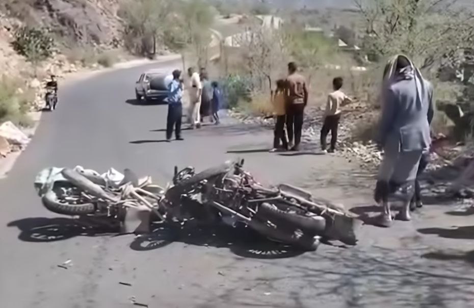 تصادم دراجتين في مخلاف العود في اب تصادم دراجتين في مخلاف العود في اب
