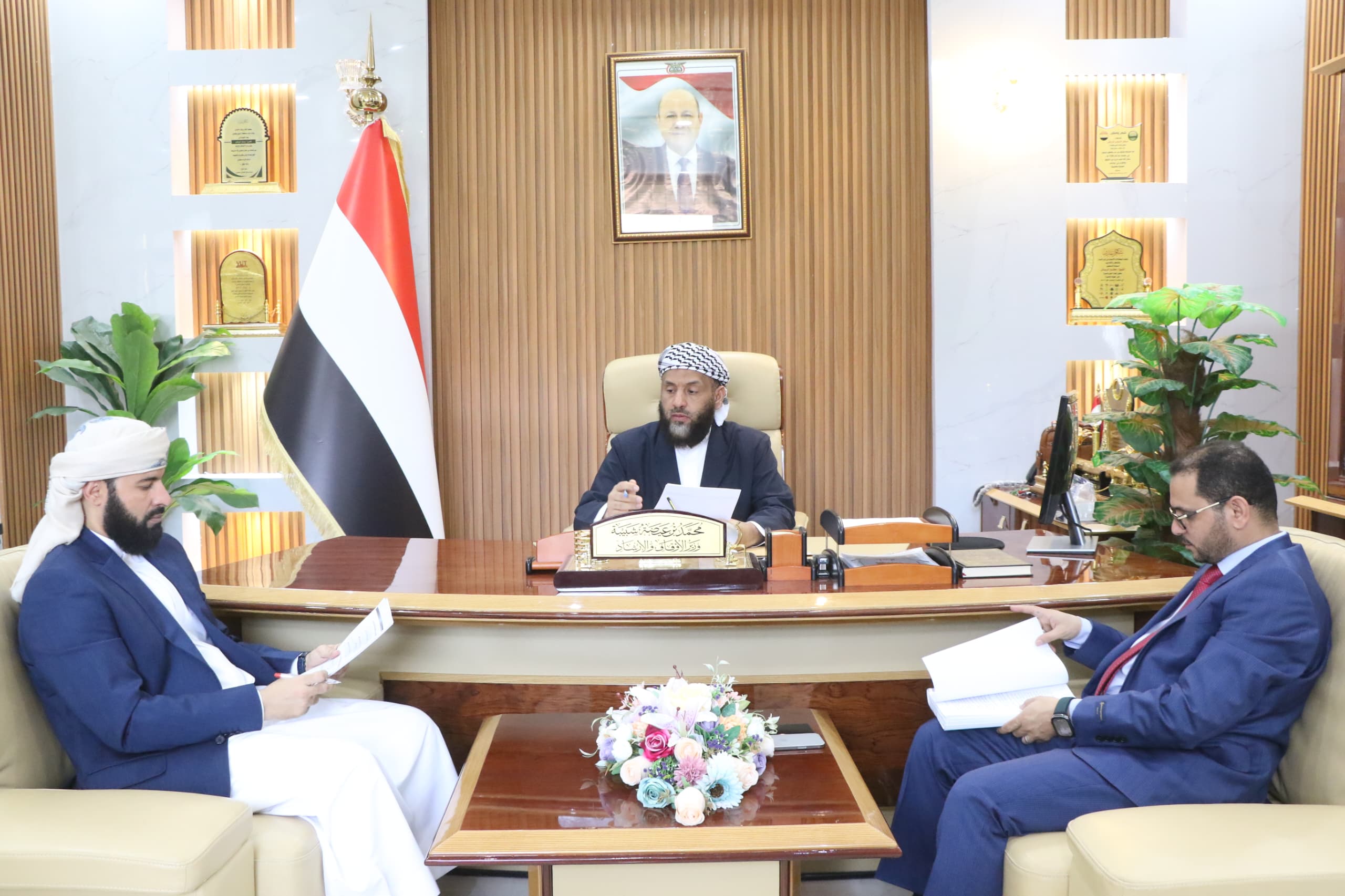 الأوقاف اليمنية تبدأ تسليم حجاج الموسم الماضي مبالغ مالية تعويضاً عن الخدمات غير المنفذة