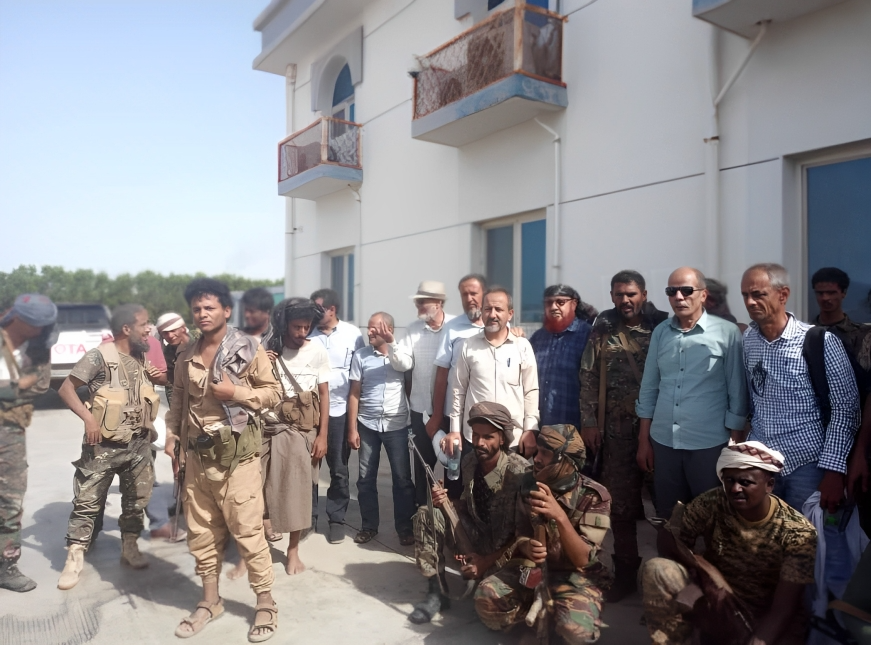 موظفي مصنع أسمنت الوحدة بمحافظة أبين عقب تحريرهم من أيدي مسلحين مجهولين موظفي مصنع أسمنت الوحدة بمحافظة أبين عقب تحريرهم من أيدي مسلحين مجهولين