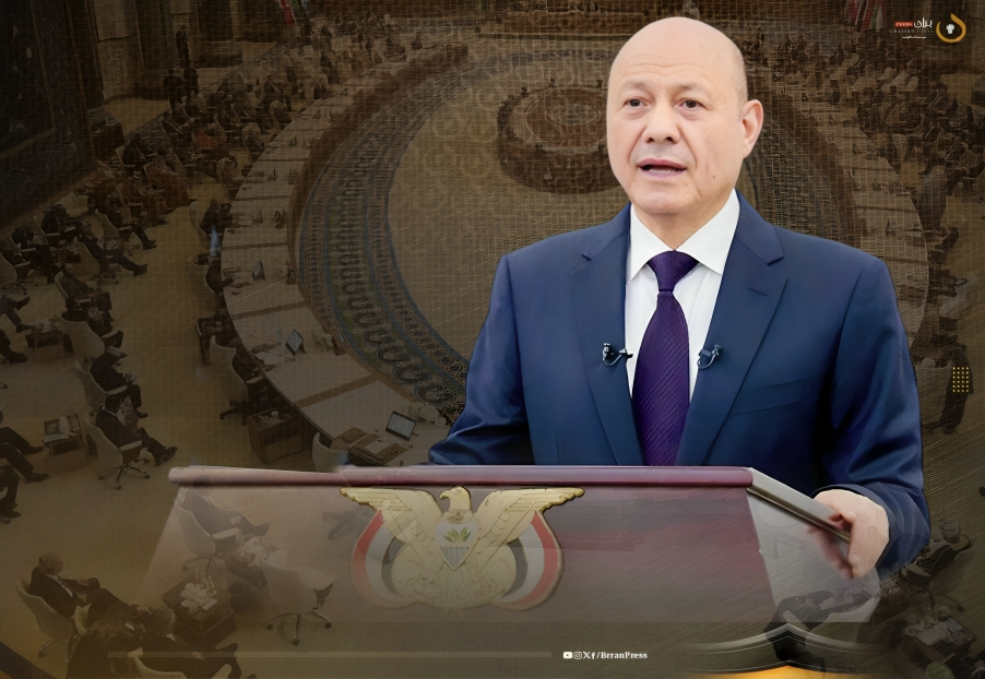 رئيس مجلس القيادة الرئاسي رشاد العليمي يلقي خطابه خلال القمة العربية في بغداد رئيس مجلس القيادة الرئاسي رشاد العليمي يلقي خطابه خلال القمة العربية في بغداد