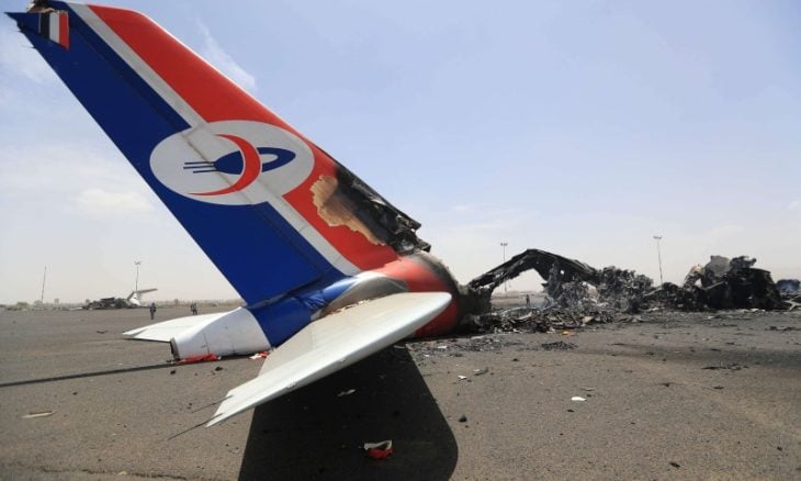 بقايا طائرة مدنية دمرها الفصف الإسرائيلي بقايا طائرة مدنية دمرها الفصف الإسرائيلي