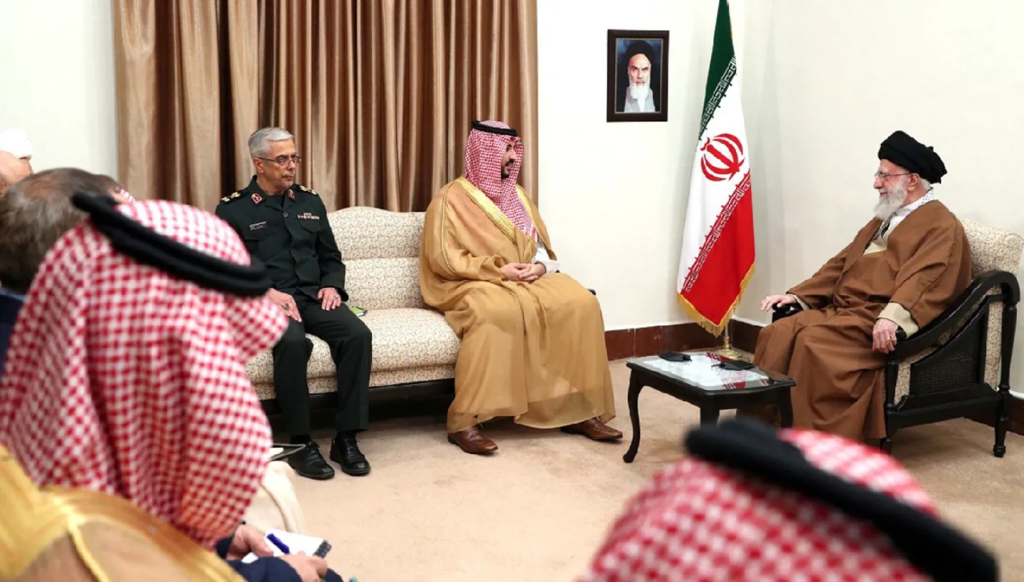 خالد بن سلمان يلتقي المرشد الإيراني خلال زيارته الى طهران في 17 ابريل خالد بن سلمان يلتقي المرشد الإيراني خلال زيارته الى طهران في 17 ابريل