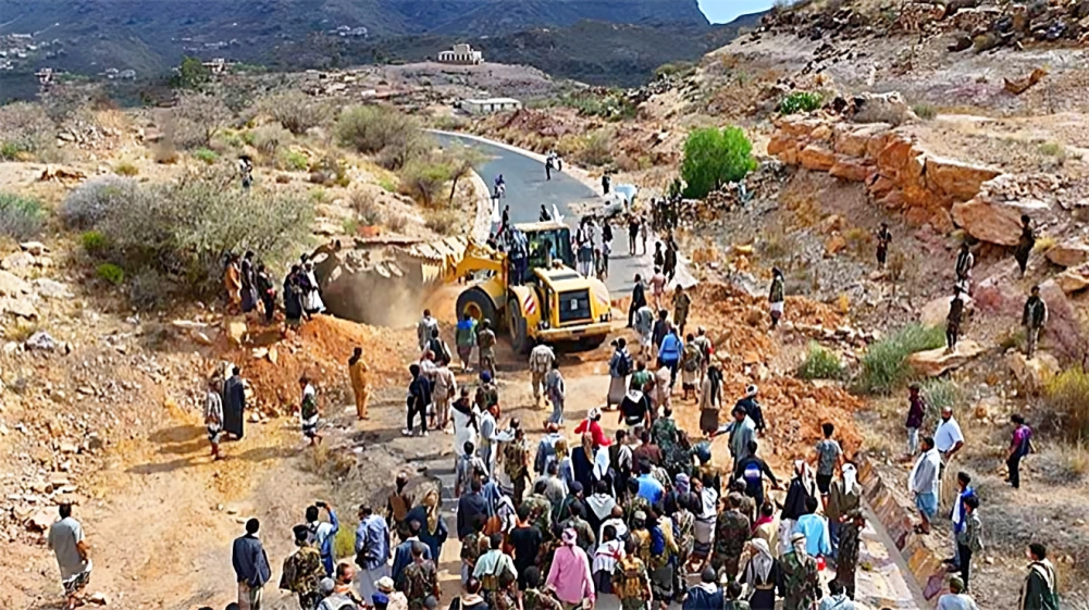 فتح الطريق الدولي الرابط بين الضالع وصنعاء فتح الطريق الدولي الرابط بين الضالع وصنعاء