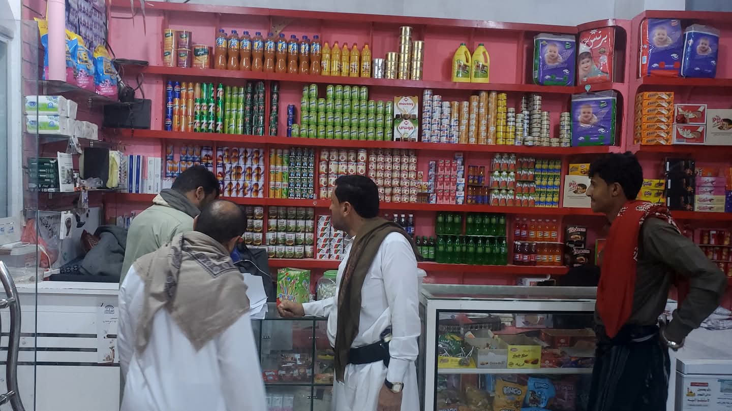 حملة مكتب التجارة والصناعة لملاحقة مخالفي أسعار الماء والثلج حملة مكتب التجارة والصناعة لملاحقة مخالفي أسعار الماء والثلج