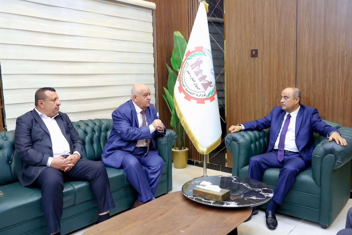 قضاة معينين اعضاء في المحكمة العليا يؤدون اليمين القانوني أمام رشاد العليمي قضاة معينين اعضاء في المحكمة العليا يؤدون اليمين القانوني أمام رشاد العليمي