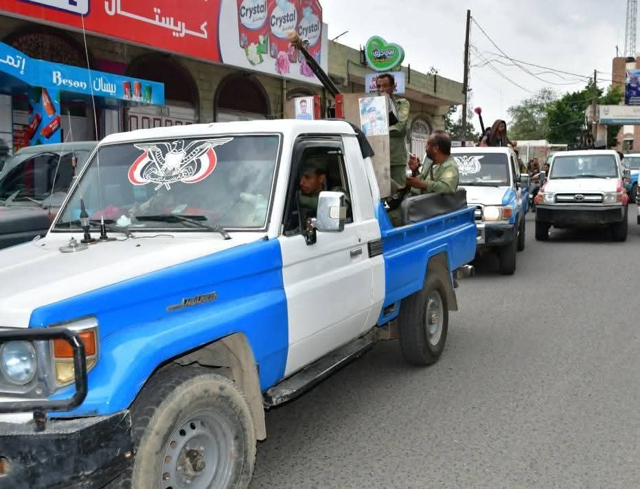 قوات أمنية في احد شوارع مدينة تعز قوات أمنية في احد شوارع مدينة تعز