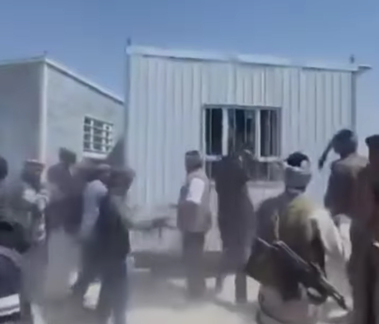 من إحراق مقر جبايات الحوثيين - ذمار من إحراق مقر جبايات الحوثيين - ذمار