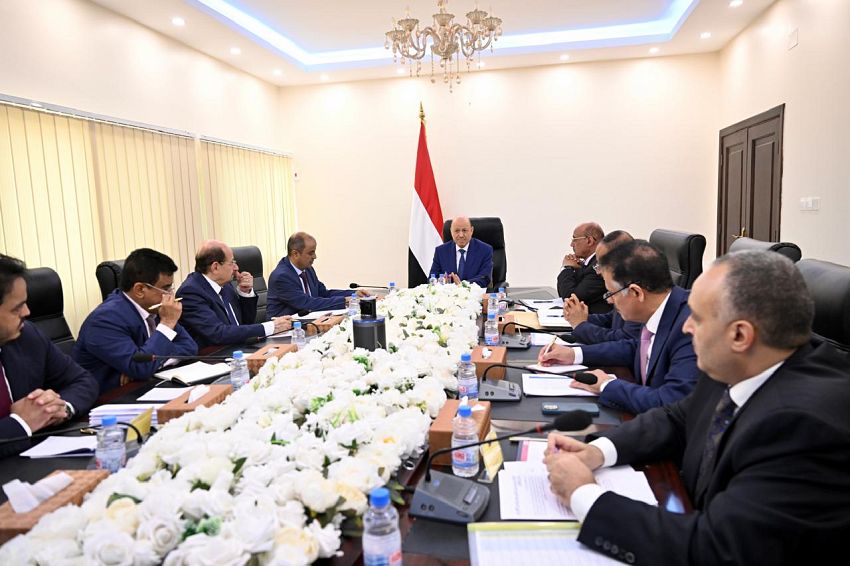 اجتماع لجنة الأزمات الاقتصادية والإنسانية - عدن اجتماع لجنة الأزمات الاقتصادية والإنسانية - عدن
