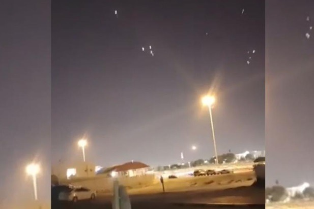 صورة من سماء الدوحة تظهر القصف الايراني على قاعدة العديد الجوية صورة من سماء الدوحة تظهر القصف الايراني على قاعدة العديد الجوية