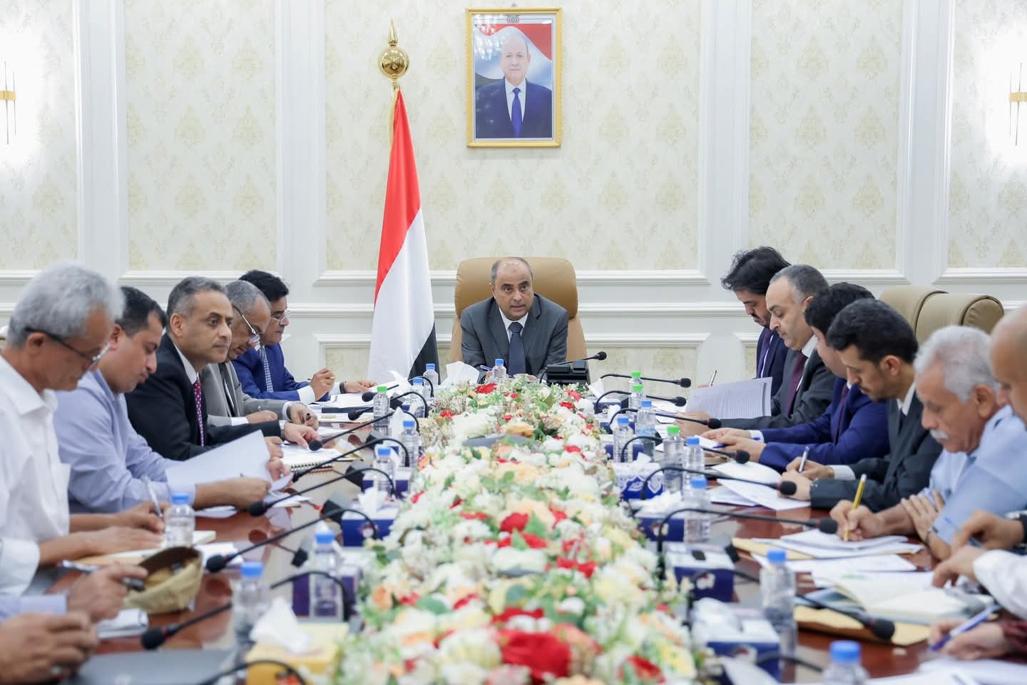 سالم بن بريك يترأس اجتماع المجلس الأعلى للطاقة في عدن (سبأ) سالم بن بريك يترأس اجتماع المجلس الأعلى للطاقة في عدن (سبأ)