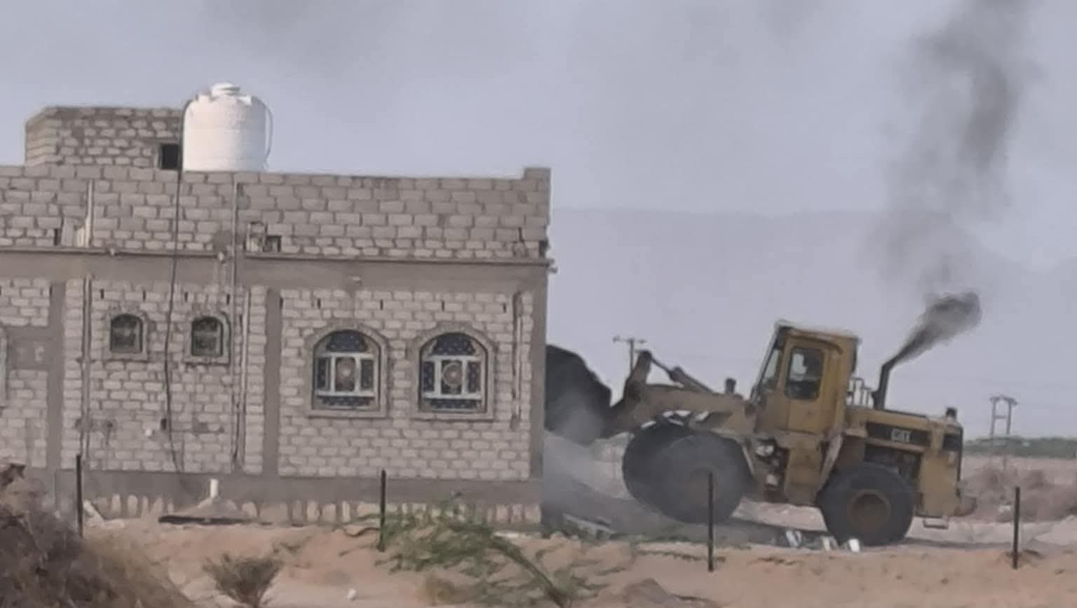 حملة أمنية تهدم منزل في الخشعة بوادي حضرموت حملة أمنية تهدم منزل في الخشعة بوادي حضرموت