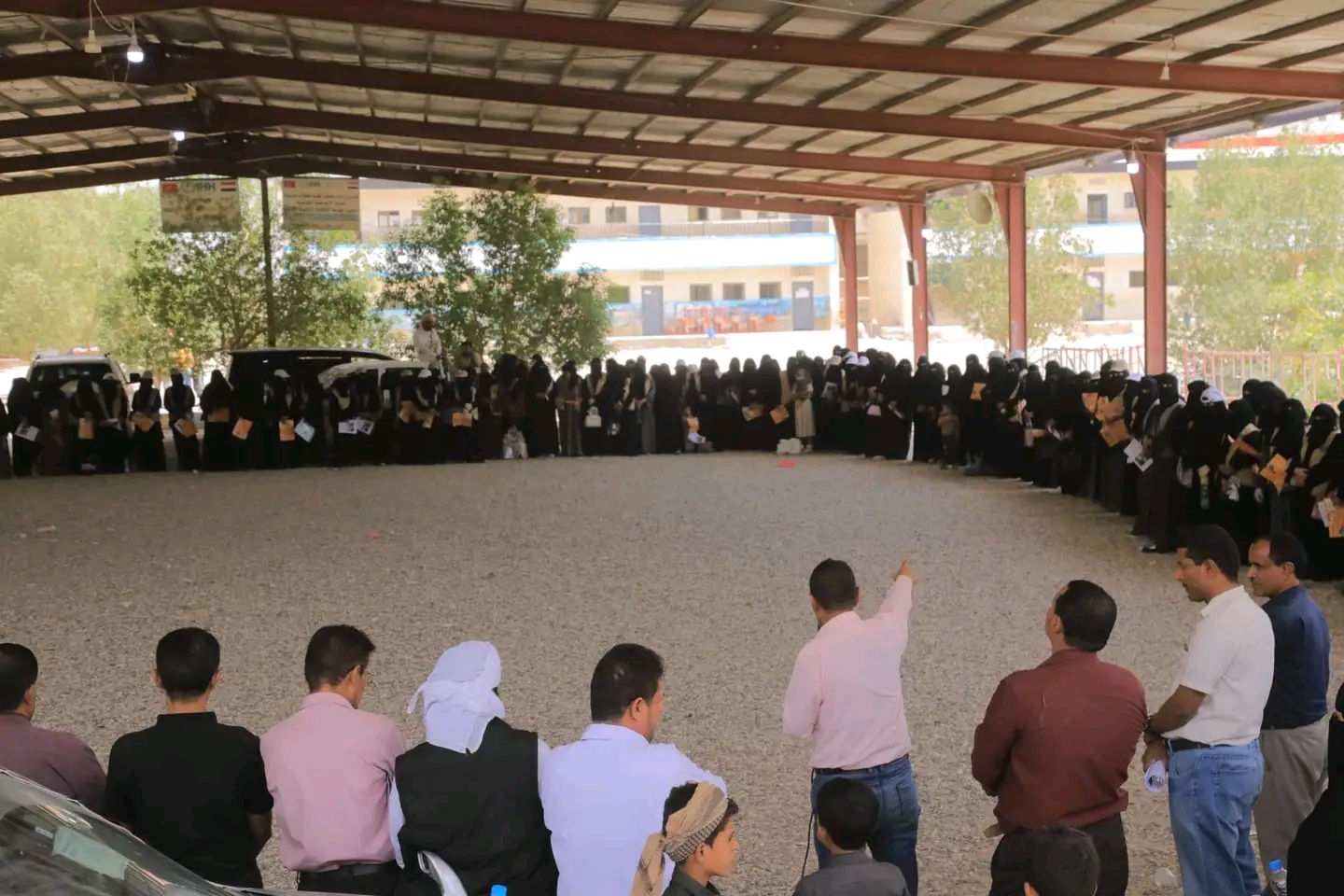 بدء دورات تدريبية وتثقيفية استعداداً لبدء حملة تحصين شلل الاطفال. بدء دورات تدريبية وتثقيفية استعداداً لبدء حملة تحصين شلل الاطفال.