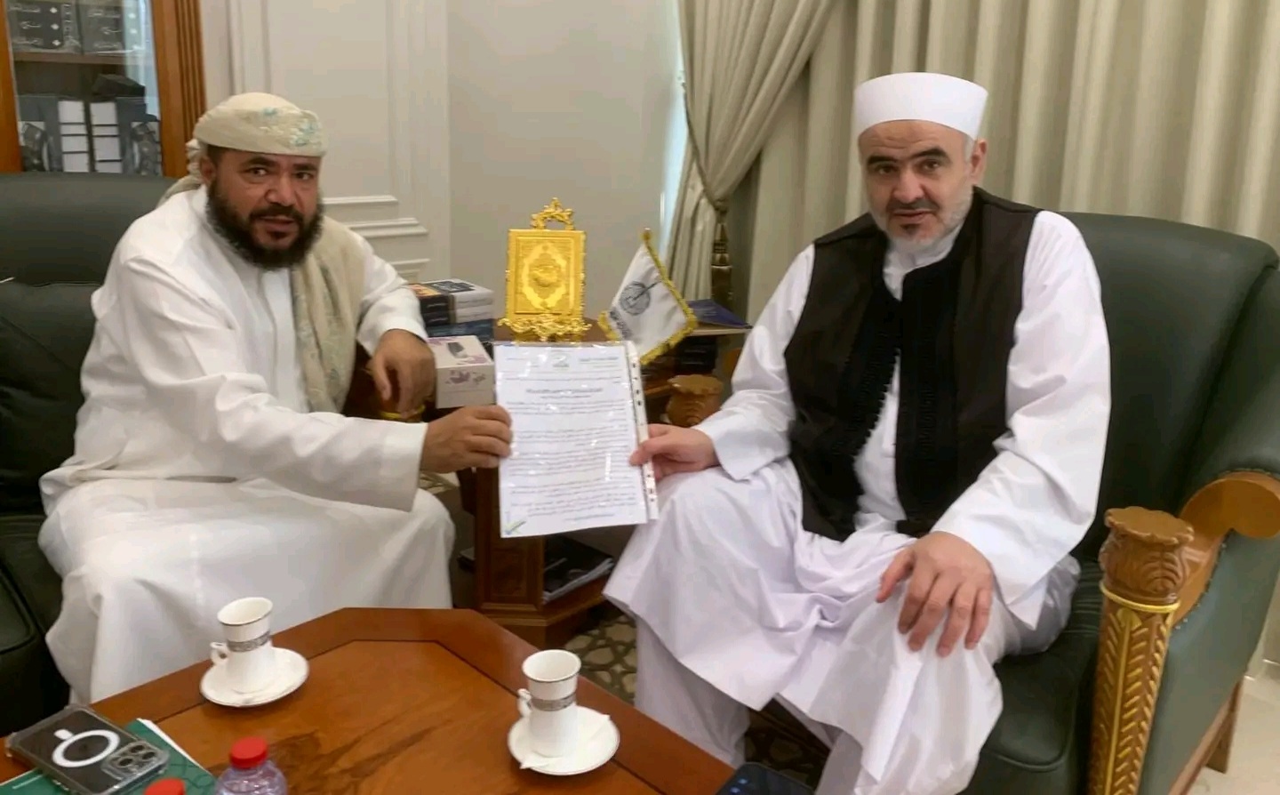 الأدريسي يلتقي الامين العام للاتحاد العالمي لعلماء المسلمين في الدوحة الأدريسي يلتقي الامين العام للاتحاد العالمي لعلماء المسلمين في الدوحة